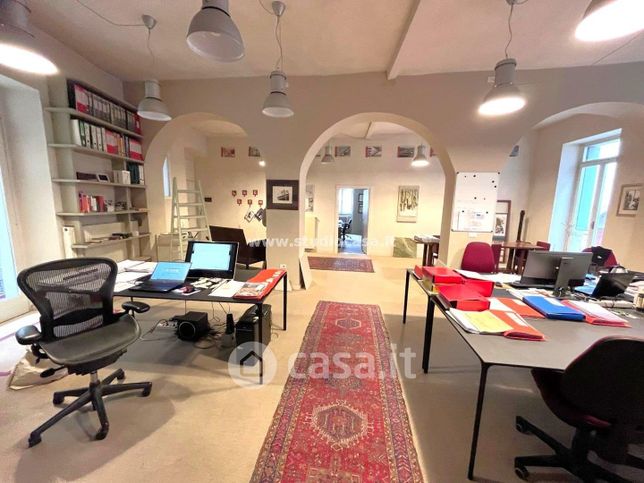 Ufficio in commerciale in 