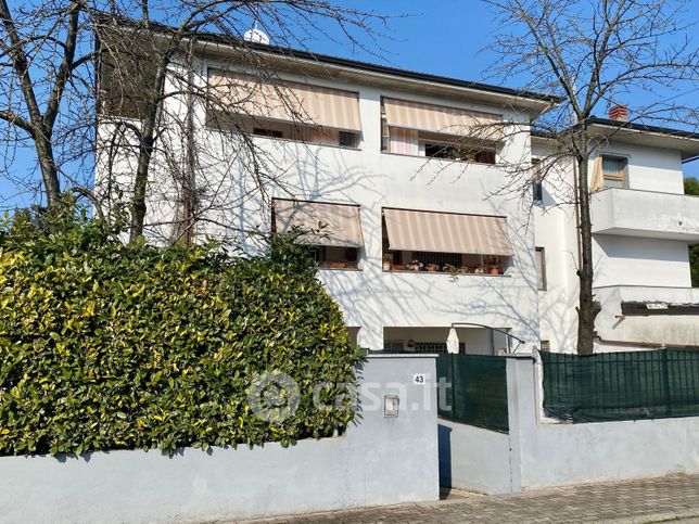 Appartamento in residenziale in Via Molise 43