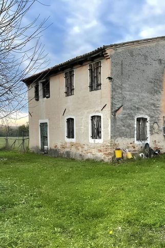 Rustico/casale in residenziale in Via Vittorio Veneto 9