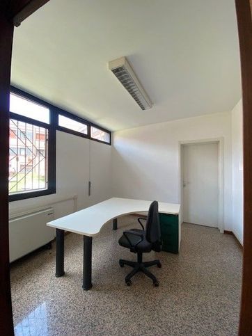 Ufficio in commerciale in 
