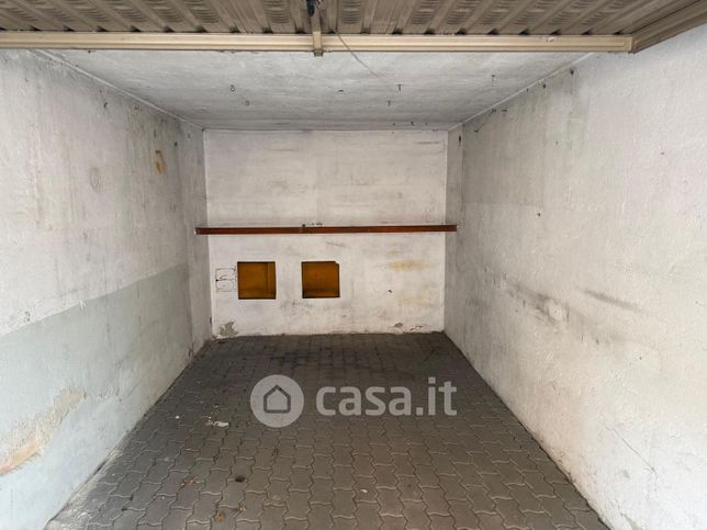 Box/posto auto in residenziale in Via Monte Gran Sasso 36