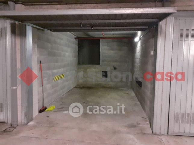 Garage/posto auto in residenziale in Via Carlo Farini 90