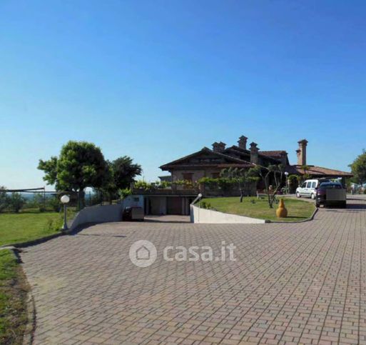 Villa in residenziale in Via Predosa