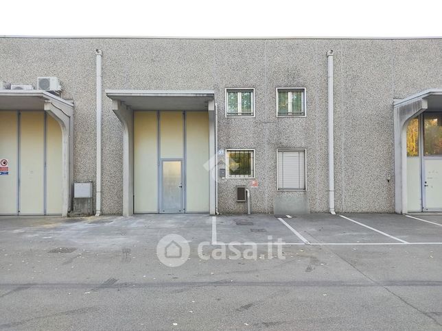 Capannone in commerciale in Via Ricerca Scientifica 13