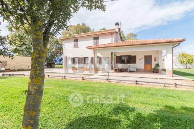 Casa bi/trifamiliare in residenziale in SP105 30