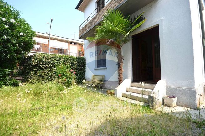 Villa in residenziale in Via Molino Vecchio 18