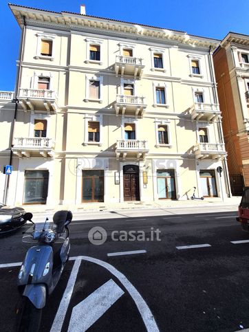 Ufficio in commerciale in Via Orazio 123
