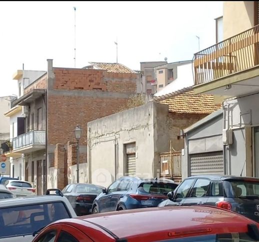 Capannone in commerciale in Via Luigi de Luca 9