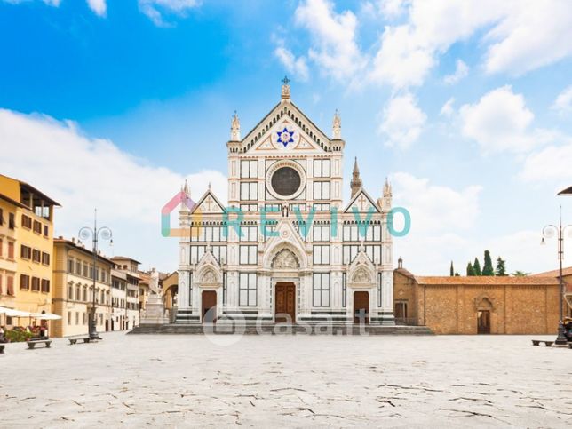 Negozio/locale commerciale in commerciale in Piazza di Santa Croce