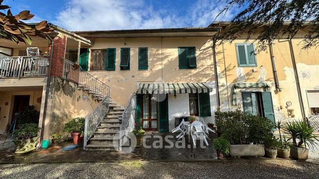 Casa bi/trifamiliare in residenziale in Via Roffia 13