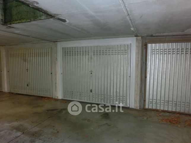 Garage/posto auto in residenziale in Via Romolo Colli