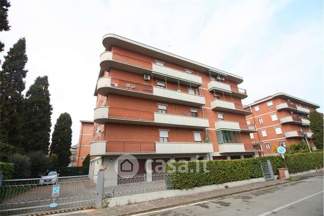 Appartamento in residenziale in Via Flavio Gioia 15