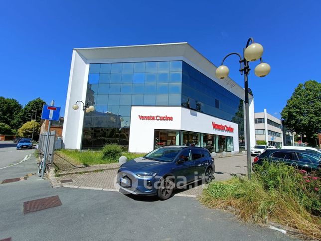 Ufficio in commerciale in Via Sempione 215