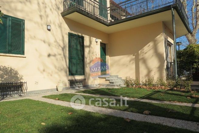 Appartamento in residenziale in Viale Renato Serra 35