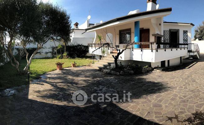 Villa in residenziale in Via Nervi 32