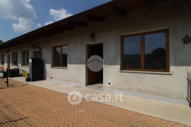 Casa bi/trifamiliare in residenziale in Via Stefanat Bruno 83