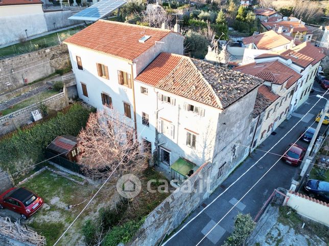 Casa indipendente in residenziale in Via del Cisternone 52