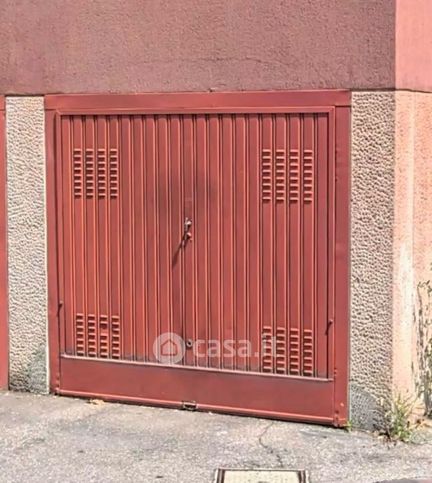 Box/posto auto in residenziale in Via Alessandro Manzoni