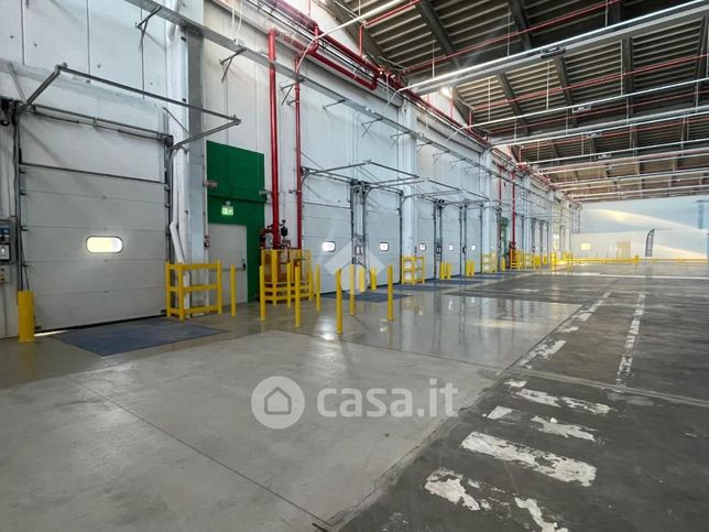 Capannone in commerciale in Via Pradazzo 7