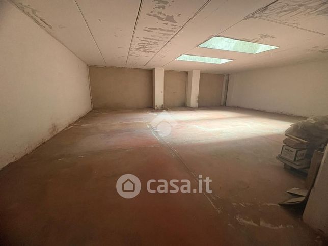 Capannone in commerciale in Via Macanno 38