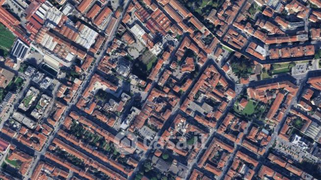 Ufficio in commerciale in Via Francesco Petrarca