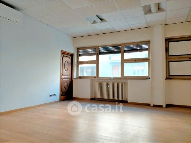 Ufficio in commerciale in Borgo Salnitrara 4