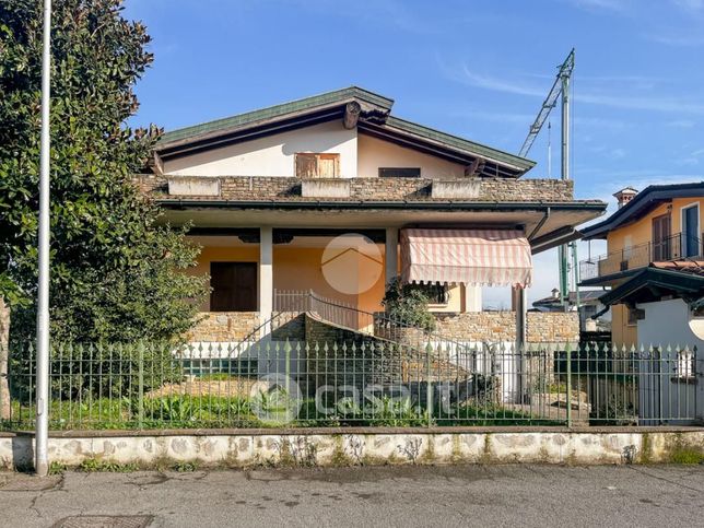 Villa in residenziale in Via Giuseppe Verdi