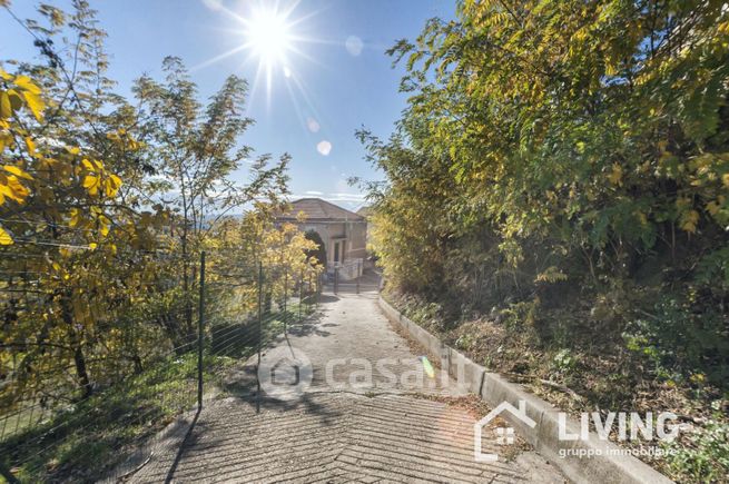 Casa indipendente in residenziale in Via Luigi Innamorati 10