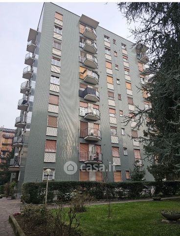 Appartamento in residenziale in Viale Legioni Romane 26