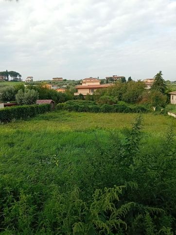 Terreno edificabile in residenziale in Via di Fontana Candida 108