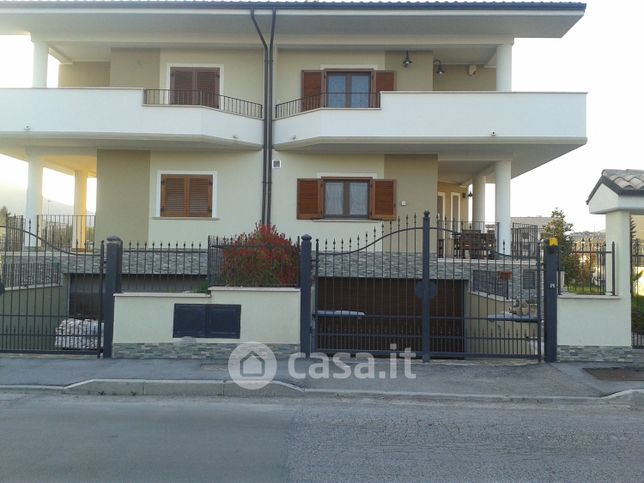 Casa bi/trifamiliare in residenziale in Via Teramo