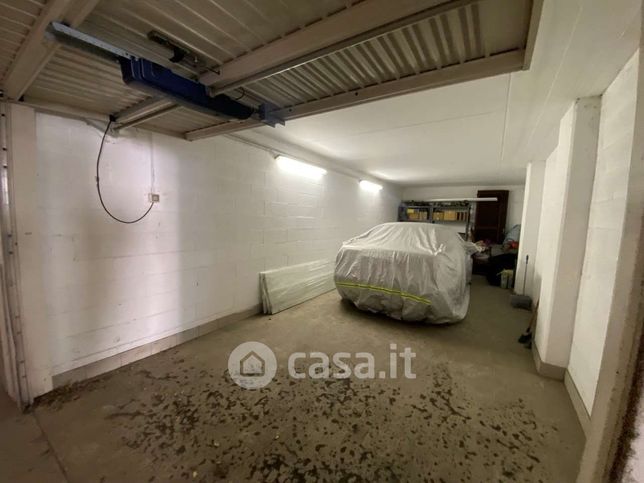 Box/posto auto in residenziale in Via Caduti in Missione di Pace 3