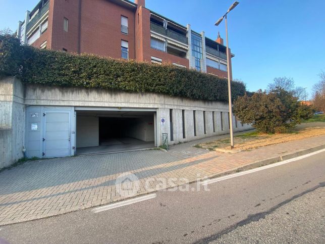 Box/posto auto in residenziale in Via Torino 6 -26