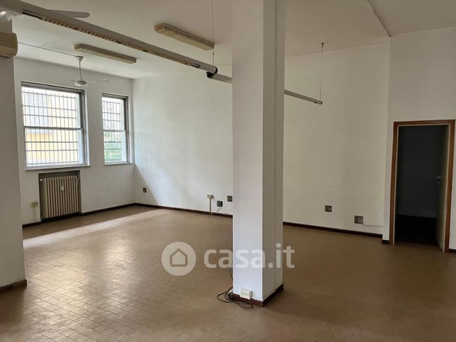 Ufficio in commerciale in 