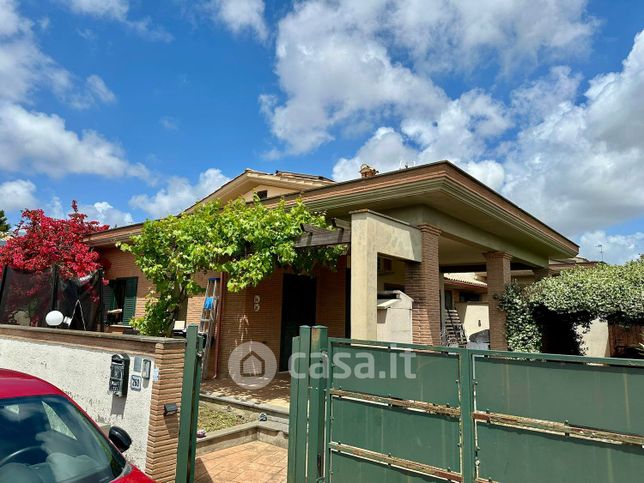 Casa bi/trifamiliare in residenziale in Via della Cannuccia 260