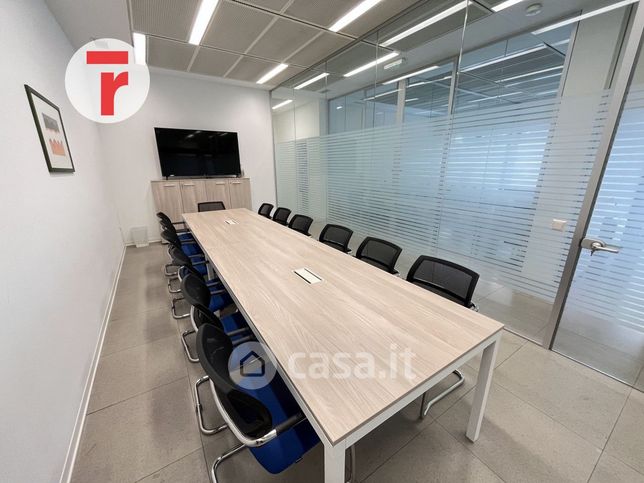 Ufficio in commerciale in Via Enrico degli Scrovegni