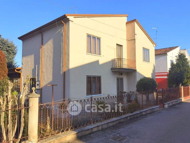 Casa indipendente in residenziale in Via Giacomo Puccini 7
