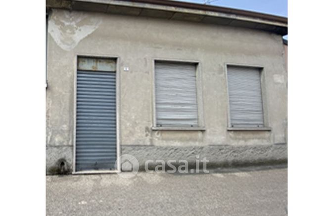 Capannone in commerciale in Via Maria Gaetana Agnesi