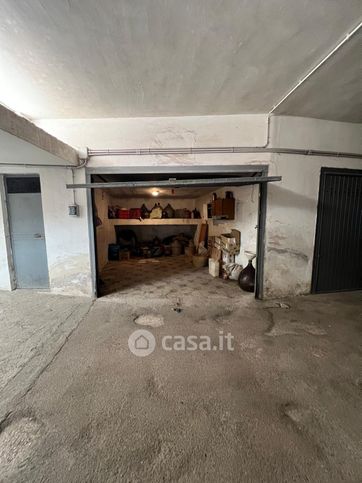 Box/posto auto in residenziale in Via Carlo Curione 1