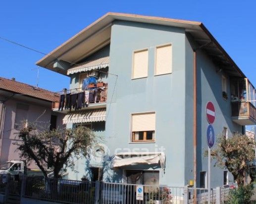 Casa indipendente in residenziale in Via Lendinara 21