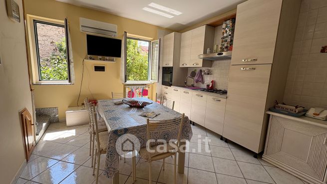 Casa indipendente in residenziale in Via Alessandro Manzoni 53