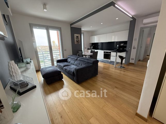 Appartamento in residenziale in Via Luigi Poletti