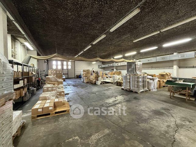 Capannone in commerciale in Viale Della Repubblica 1