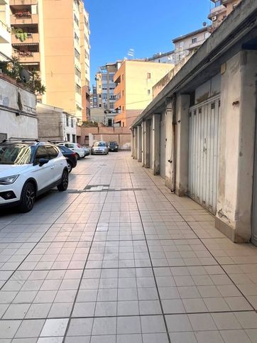 Box/posto auto in residenziale in Viale del Fante 42
