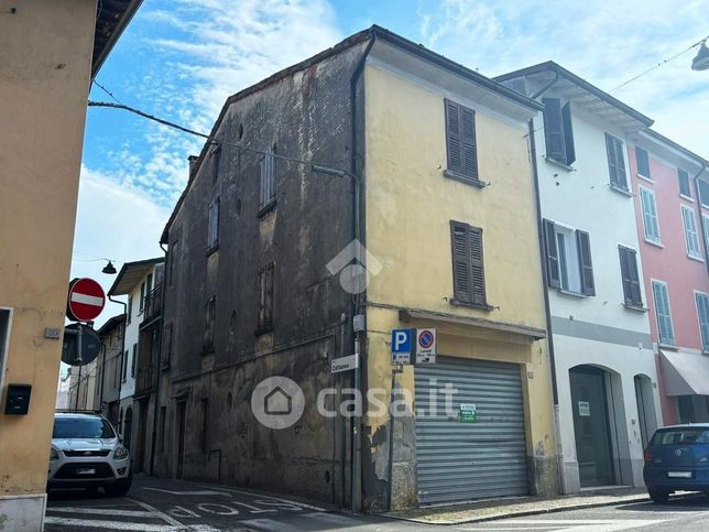 Rustico/casale in residenziale in Via Felice Cavallotti 18