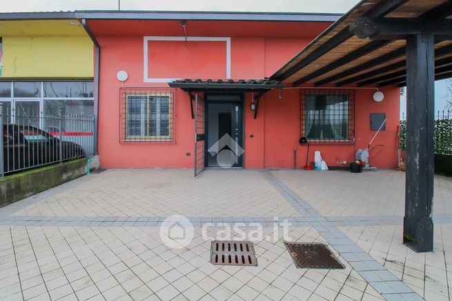 Ufficio in commerciale in Via Padana Superiore 1