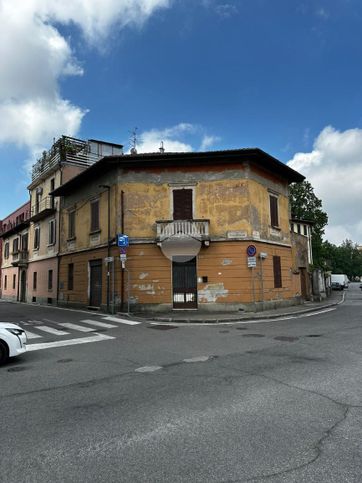 Casa bi/trifamiliare in residenziale in Via della Presolana 2