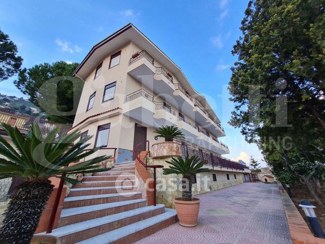 Appartamento in residenziale in Via Circonvallazione
