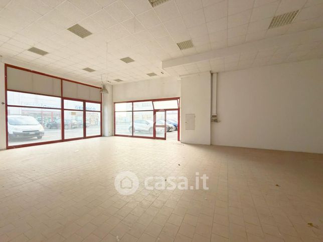 Capannone in commerciale in Corso Vercelli 332