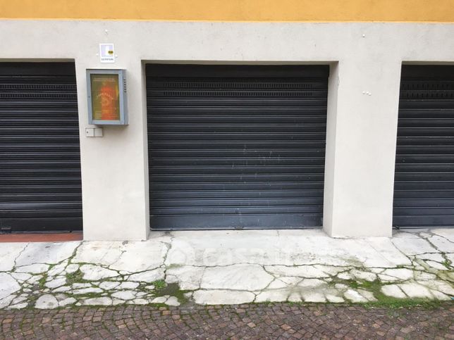 Garage/posto auto in residenziale in Via della Libertà